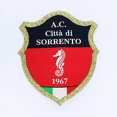 OEM emblemas tecidos ferro em costura em logotipo patches de roupas com formas e desenhos personalizados