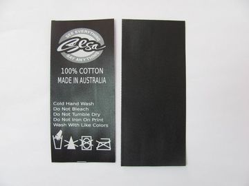 O fato tecido principal etiqueta uns detalhes mais finos etiquetas bordadas das etiquetas