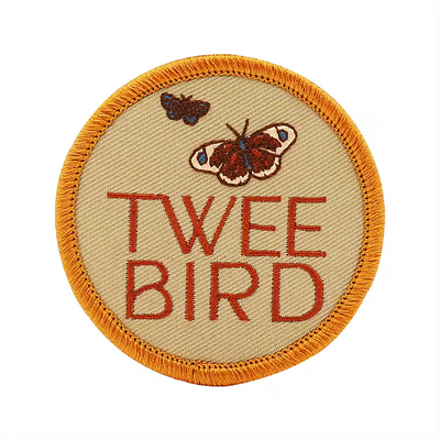 Patches de logotipo bordado personalizados com design de borda entrelaçado