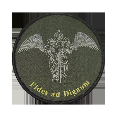 Etiquetas de vestuário de tecido de Damasco personalizadas com baixo MOQ e bordas entrelaçadas