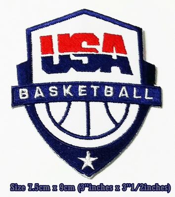 EUA. O bordado americano do esporte do basquetebol remenda o ferro do logotipo, costurando na roupa