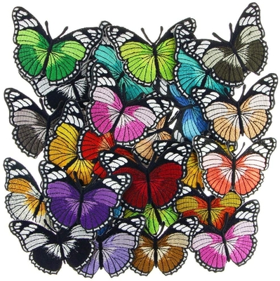 A borboleta aleatória costura em remendos bordados com ferro no revestimento protetor